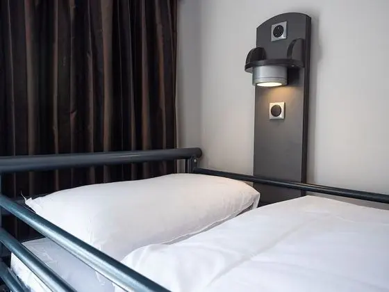Ortak Ranzalı Oda, Sadece erkekler için, Ortak Banyo (Sleeps 6)