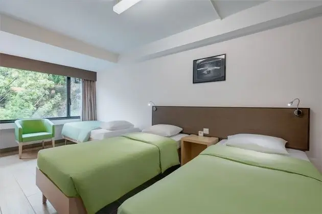 Üç Kişilik Oda (Three Single Beds)