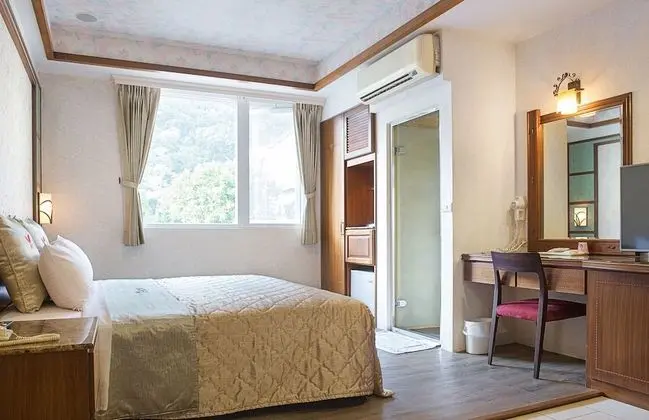 Business Tek Büyük Yataklı Oda