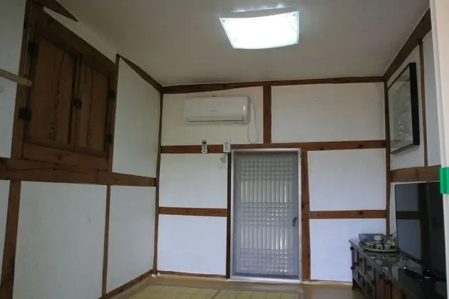 Traditional Ev (Byulchae)