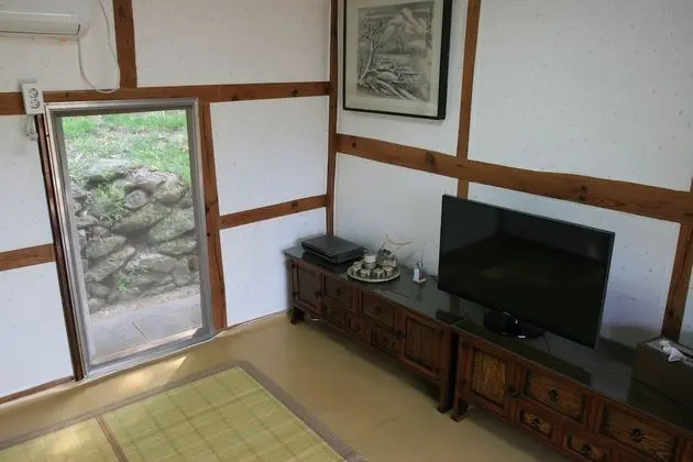 Traditional Ev (Byulchae)