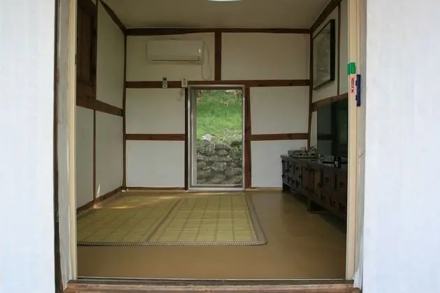Traditional Ev (Byulchae)