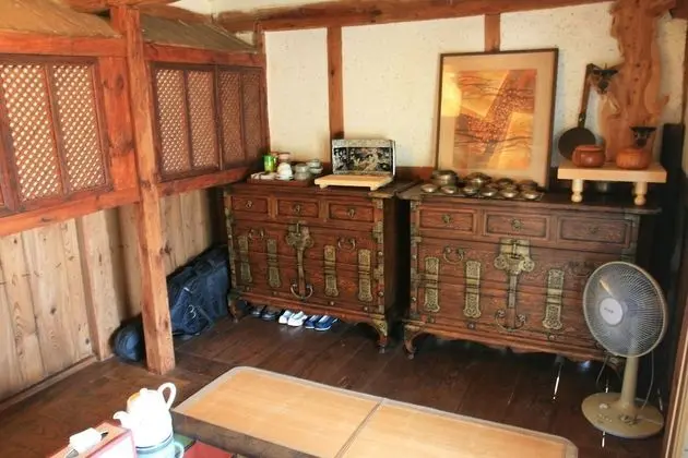 Traditional Ev (Byulchae)