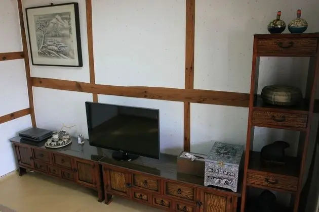 Traditional Ev (Byulchae)