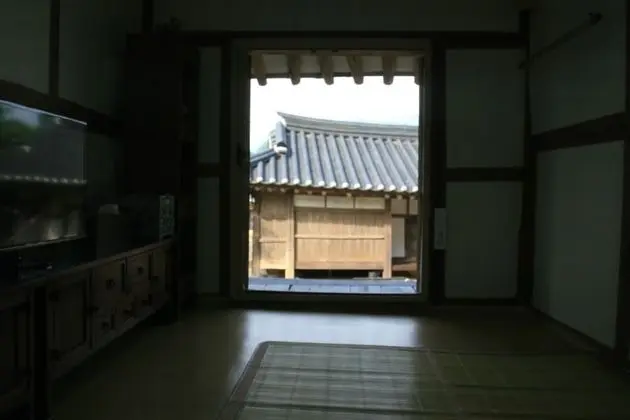 Traditional Ev (Byulchae)