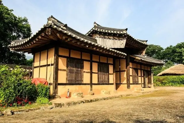 Traditional Ev (HaengRangBang)