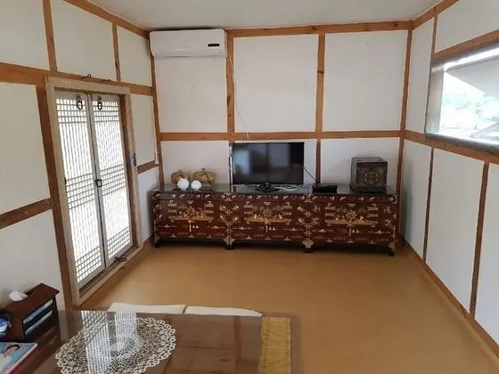 Traditional Ev (HaengRangBang)