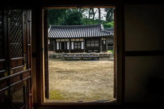 Traditional Ev (HaengRangBang)