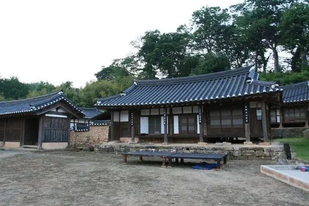 Traditional Ev (Sarangchae)