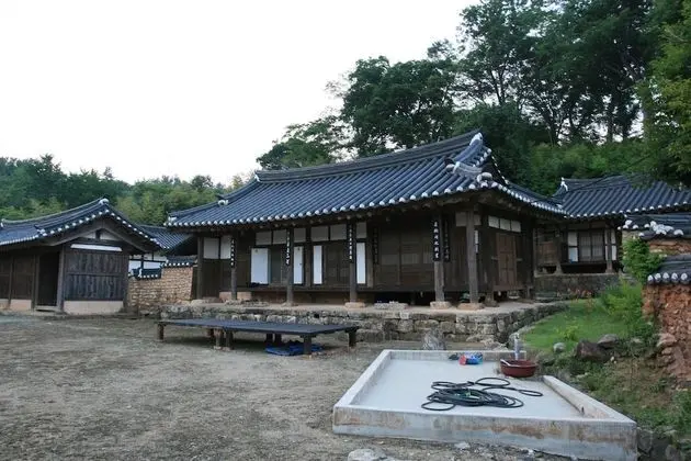 Traditional Ev (Sarangchae)