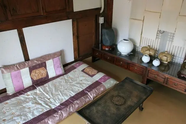 Traditional Ev (Sarangchae)