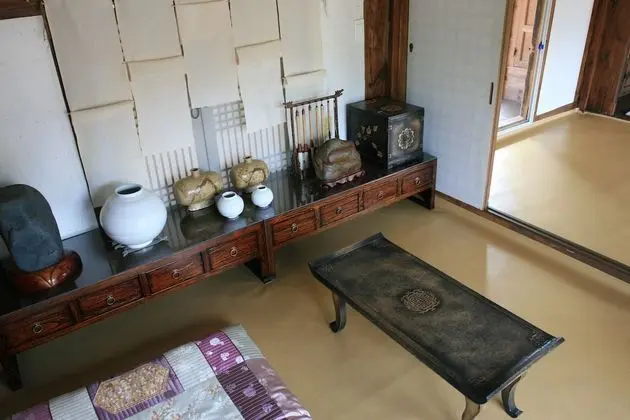 Traditional Ev (Sarangchae)