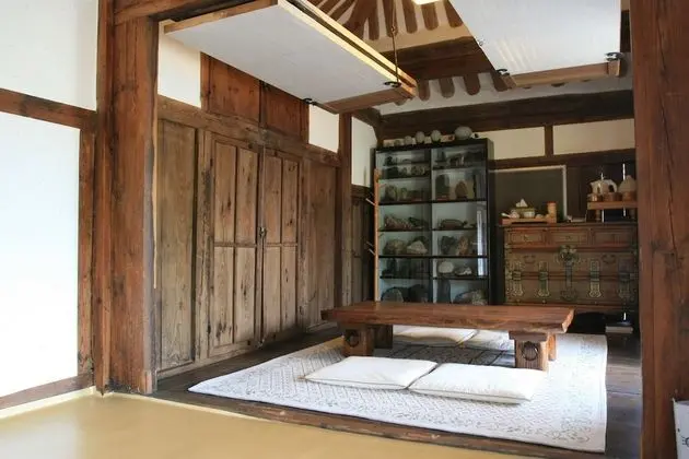 Traditional Ev (Sarangchae)