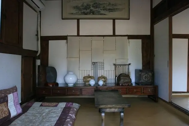 Traditional Ev (Sarangchae)