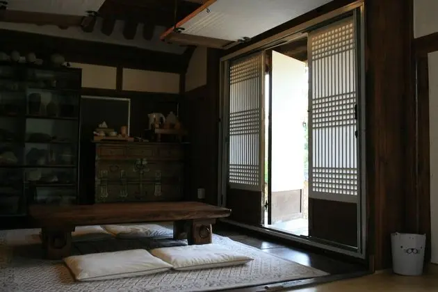 Traditional Ev (Sarangchae)