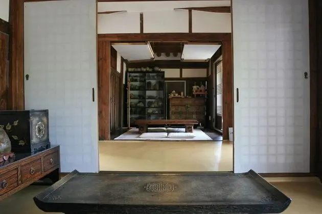 Traditional Ev (Sarangchae)