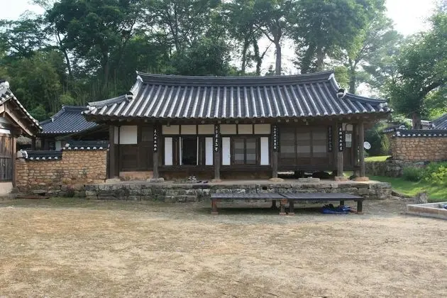 Traditional Ev (Sarangchae)