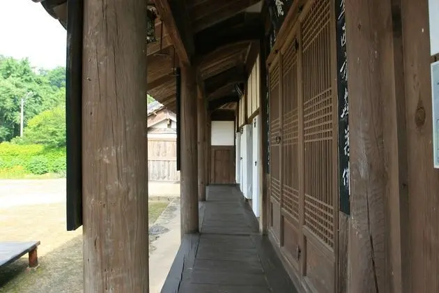 Traditional Ev (Sarangchae)