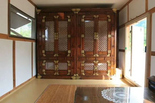 Traditional Ev (Sarangchae)