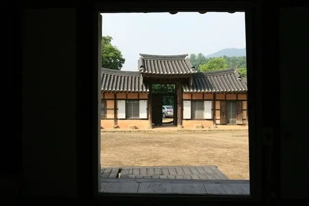 Traditional Ev (Sarangchae)