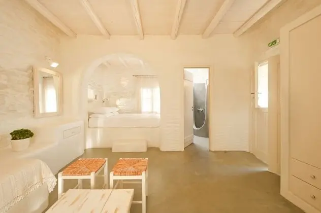 Traditional Üç Kişilik Oda
