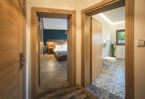 Design Oda, 1 Büyük (Queen) Boy Yatak, Sigara İçilebilir, Bahçe Manzaralı