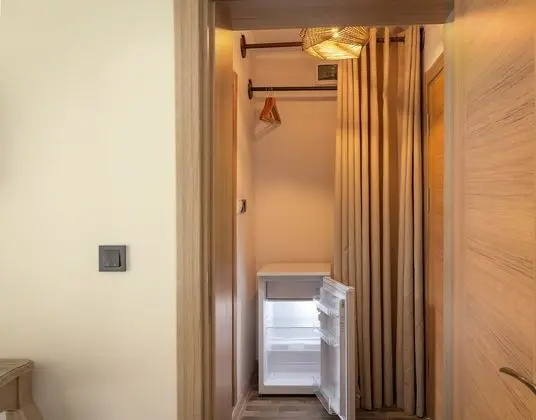 Design Oda, 1 Büyük (Queen) Boy Yatak, Sigara İçilebilir, Bahçe Manzaralı