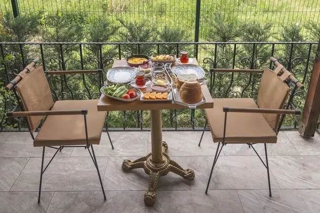 Design Oda, 1 Büyük (Queen) Boy Yatak, Sigara İçilebilir, Bahçe Manzaralı