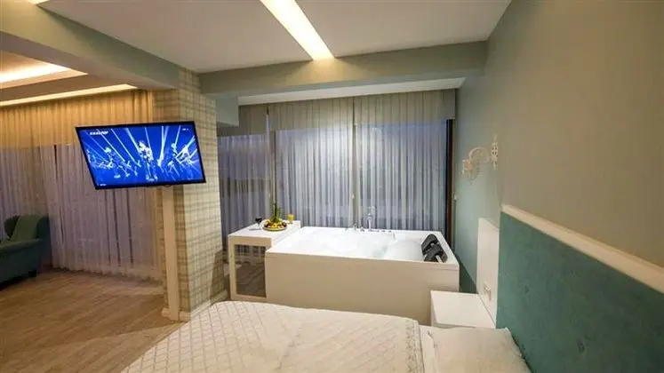 Suite, Deniz Manzaralı, Jakuzili (2 Kişilik)