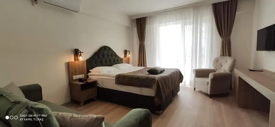 Triple, Göl Manzaralı, Balkonlu