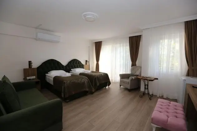 Triple, Göl Manzaralı, Balkonlu