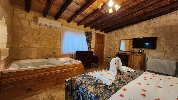 Jakuzili Suit Oda, Bahçe Manzaralı, Bahçe Katı