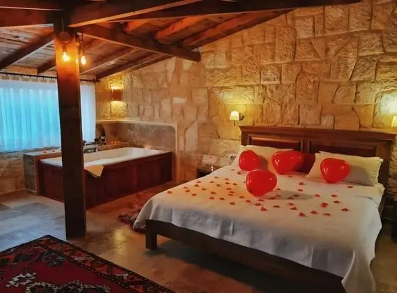 Özel Teraslı Suite - Jakuzili, Bahçe Manzaralı, Jakuzili