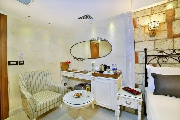 Triple, Sokak Manzaralı