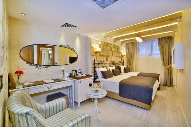 Triple, Sokak Manzaralı