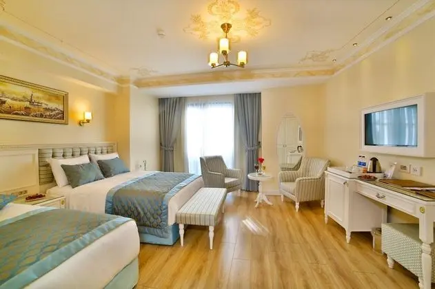 Triple, Sokak Manzaralı