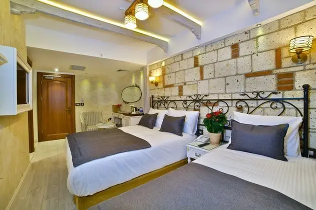 Triple, Sokak Manzaralı