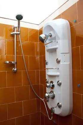 Family Tek Büyük Yataklı Oda, Özel Banyo, Bahçe Manzaralı (Private External Bathroom - Smeraldo)