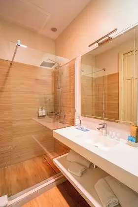 Habitación Superior Exterior con 1 cama doble o 2 individuales