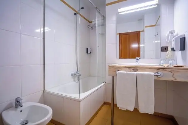 Büyük Yataklı Tek Kişilik Oda