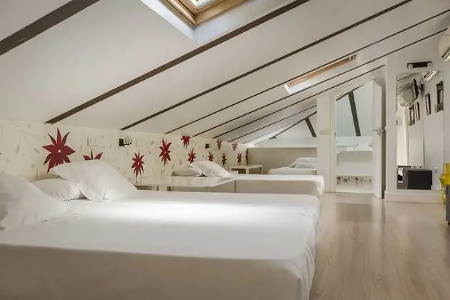 Tek Büyük Yataklı Oda (with 2 extra beds)