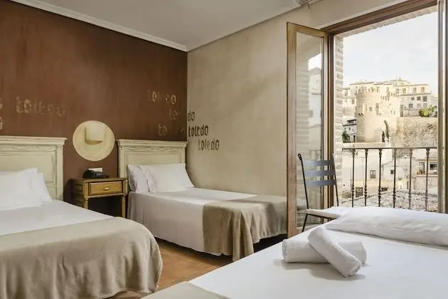 Tek Büyük Yataklı Oda (with 2 extra beds)