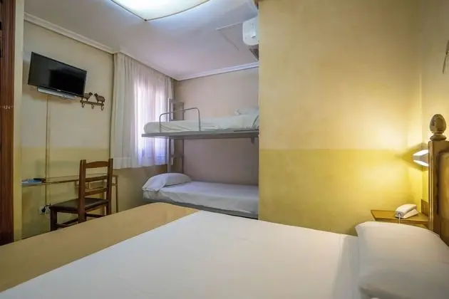 Tek Büyük Yataklı Oda (with 2 extra beds)