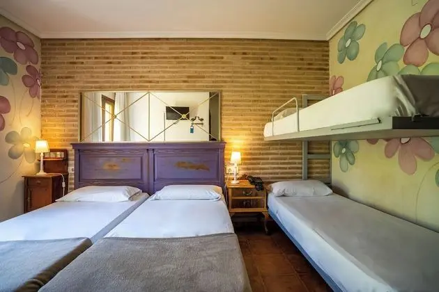 Tek Büyük Yataklı Oda (with 2 extra beds)