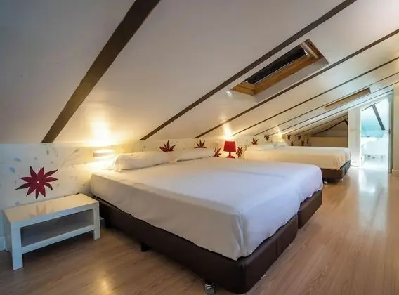 Tek Büyük Yataklı Oda (with 2 extra beds)