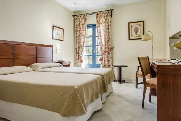 Büyük Yataklı Tek Kişilik Oda