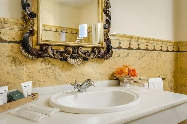 Büyük Yataklı Tek Kişilik Oda