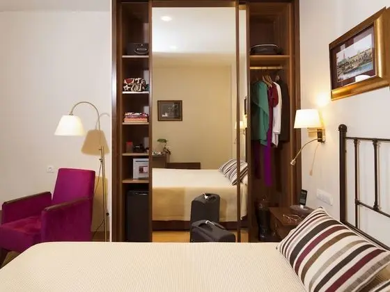 Tek Büyük veya İki Ayrı Yataklı Oda (extra bed)