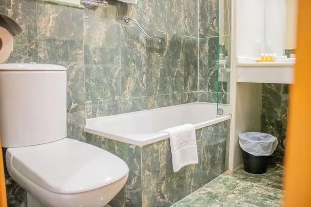 Tek Büyük veya İki Ayrı Yataklı Oda (extra bed)