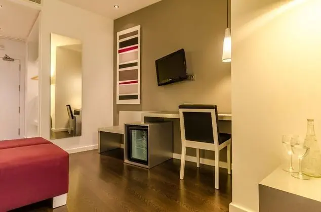 Büyük Yataklı Tek Kişilik Oda